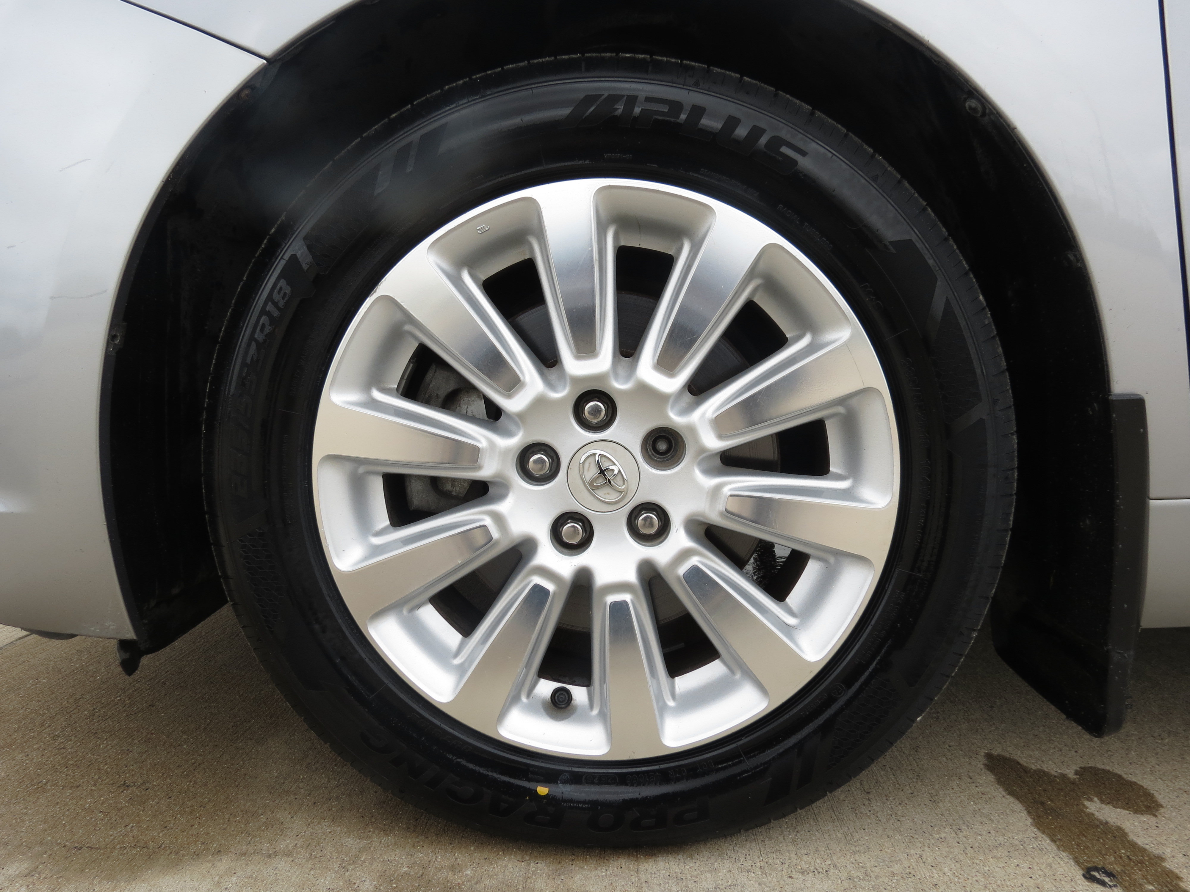 Used 2011 Toyota Sienna Limited w/ Premium Pkg FWD image 9