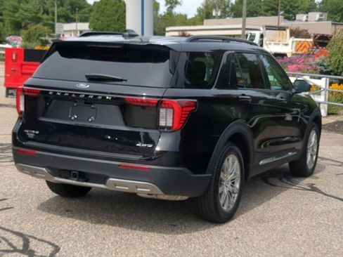 Certified 2025 Ford Explorer Active w/ Active Comfort Package AWD/4WD image 3