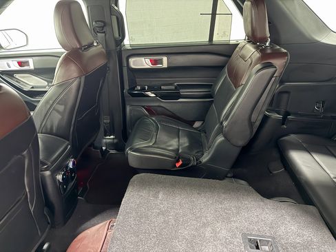 Used 2023 Ford Explorer Platinum w/ Technology Package image 41