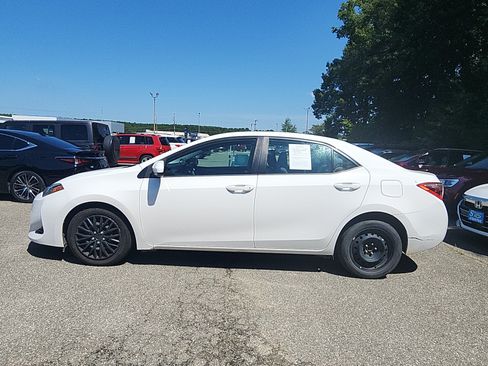 Used 2019 Toyota Corolla LE FWD image 2