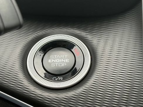 Used 2025 Jeep Grand Cherokee Altitude RWD image 22