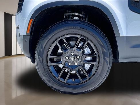 Certified 2025 Land Rover Defender 110 S AWD/4WD image 32