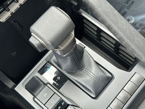 Certified 2025 Toyota Tacoma SR5 AWD/4WD image 21