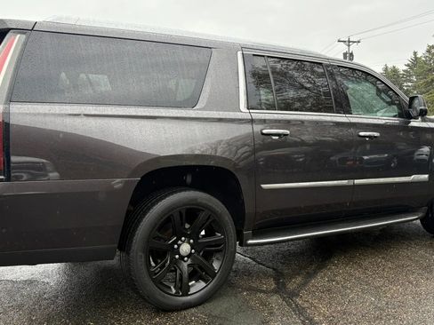 Used 2017 Cadillac Escalade ESV Luxury AWD/4WD image 10