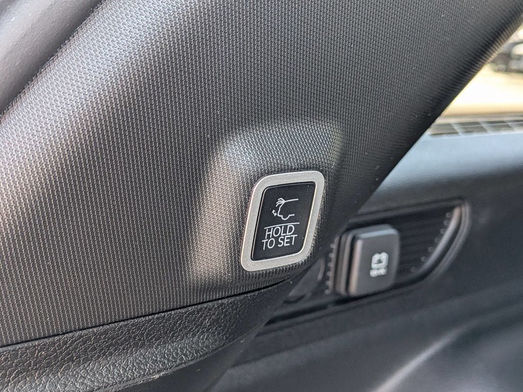 Certified 2024 Jeep Grand Cherokee Limited w/ Luxury Tech Group II AWD/4WD image 29