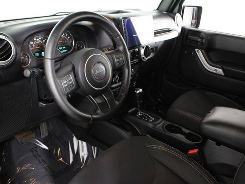 Used 2017 Jeep Wrangler Unlimited Sahara w/ Max Tow Package AWD/4WD image 18