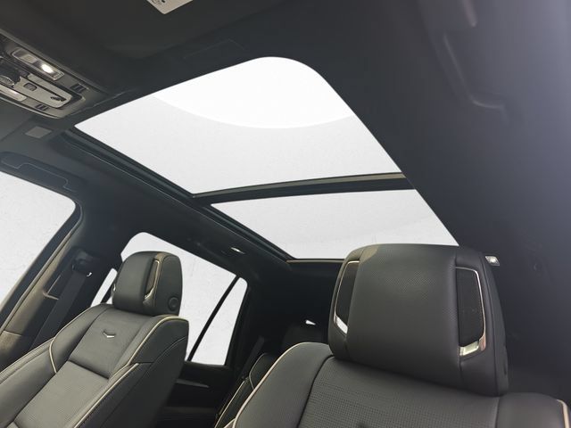 Certified 2026 Cadillac Escalade Sport w/ LPO, Floor Liner Package AWD/4WD image 33