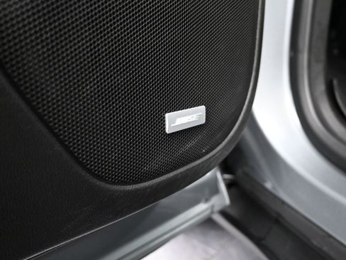 Used 2023 GMC Acadia SLT w/ Technology Package image 27