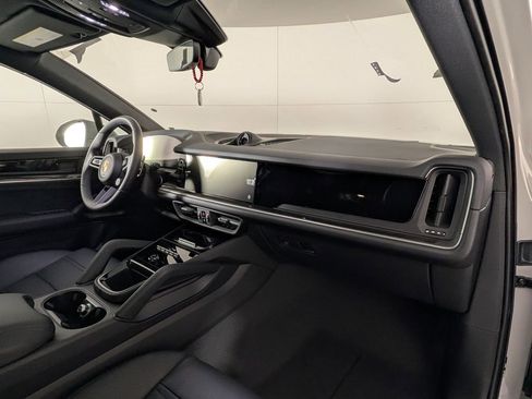 New 2026 Porsche Cayenne S image 19
