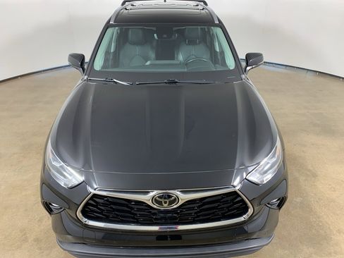 Used 2023 Toyota Highlander Limited image 4