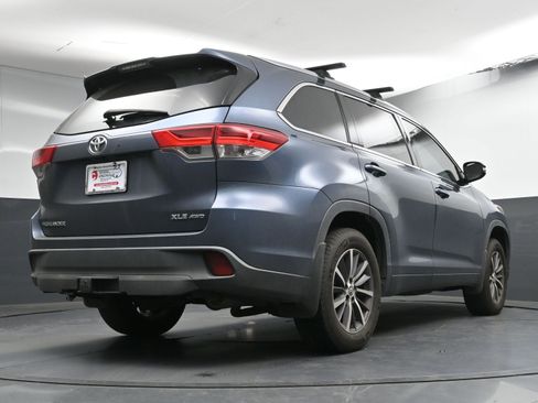 Used 2019 Toyota Highlander XLE image 27