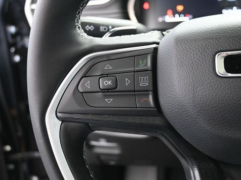 New 2025 Jeep Grand Cherokee L Altitude image 30