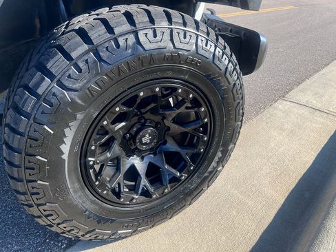 Certified 2023 Jeep Gladiator Overland image 10