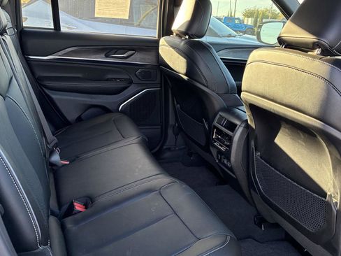 Used 2024 Jeep Grand Cherokee Overland image 10