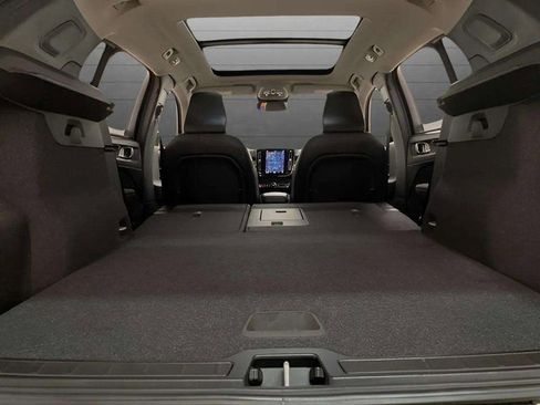 Used 2025 Volvo XC40 B5 Core image 85