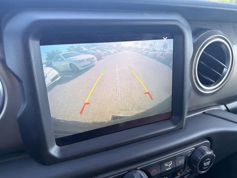 Used 2018 Jeep Wrangler Rubicon AWD/4WD image 25