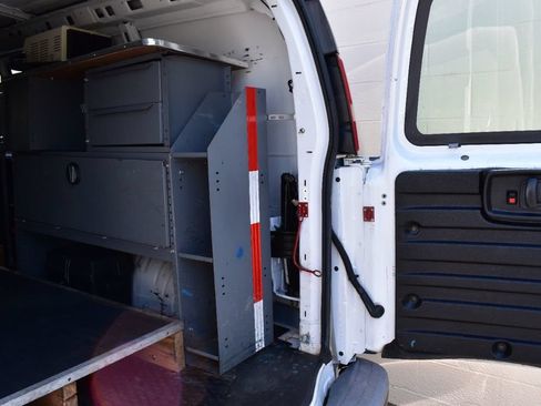 Used 2014 Chevrolet Express 2500 RWD image 30
