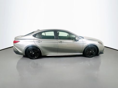 Used 2025 Toyota Camry SE FWD image 4