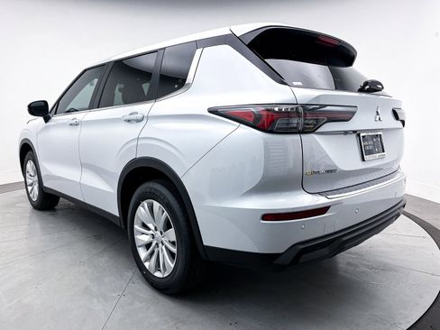 New 2025 Mitsubishi Outlander ES image 5