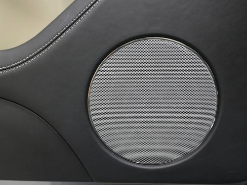 Used 2019 Bentley Bentayga image 13