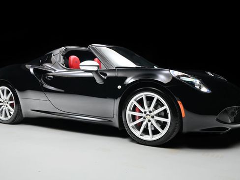 Used 2016 Alfa Romeo 4C Spider RWD image 25