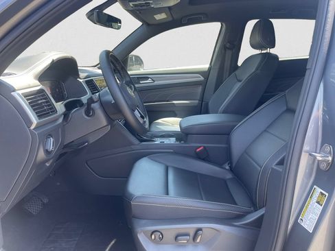 Certified 2023 Volkswagen Atlas Cross Sport SE w/ Panoramic Sunroof Package FWD image 9