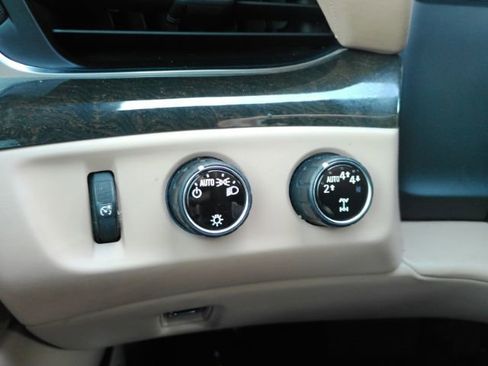 Used 2019 Cadillac Escalade Platinum image 41