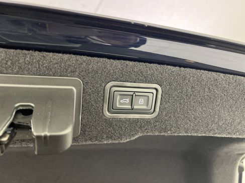 Used 2024 Audi A8 L 3.0T image 28