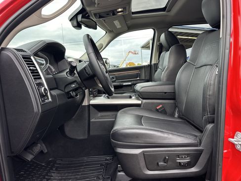 Used 2018 RAM 1500 Laramie w/ Convenience Group image 10