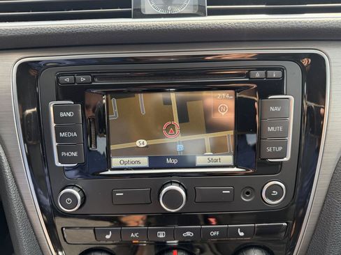 Used 2015 Volkswagen Passat TDI SE FWD image 36