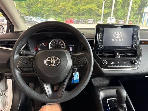 Used 2021 Toyota Corolla LE FWD image 13