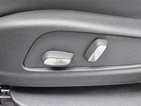 New 2025 Cadillac XT6 Luxury image 10