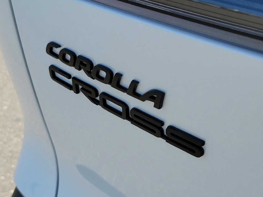 New 2026 Toyota Corolla Cross LE w/ Moonroof Package FWD image 7