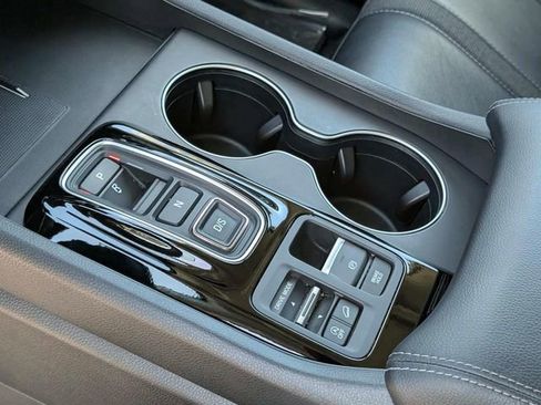 Used 2025 Honda Pilot EX-L image 22