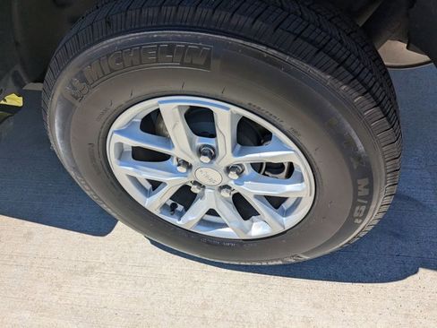 Used 2023 Jeep Wrangler Sport S image 21