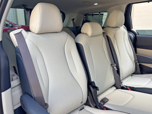 Used 2025 Kia Carnival SX Prestige FWD image 45