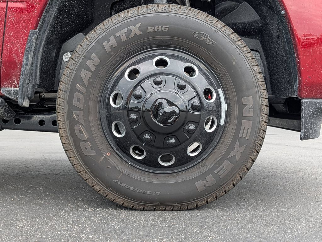 New 2026 RAM 3500 Laramie AWD/4WD image 4