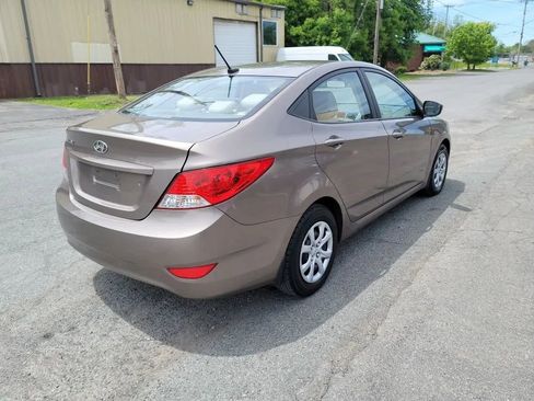 Used 2012 Hyundai Accent GLS FWD image 5