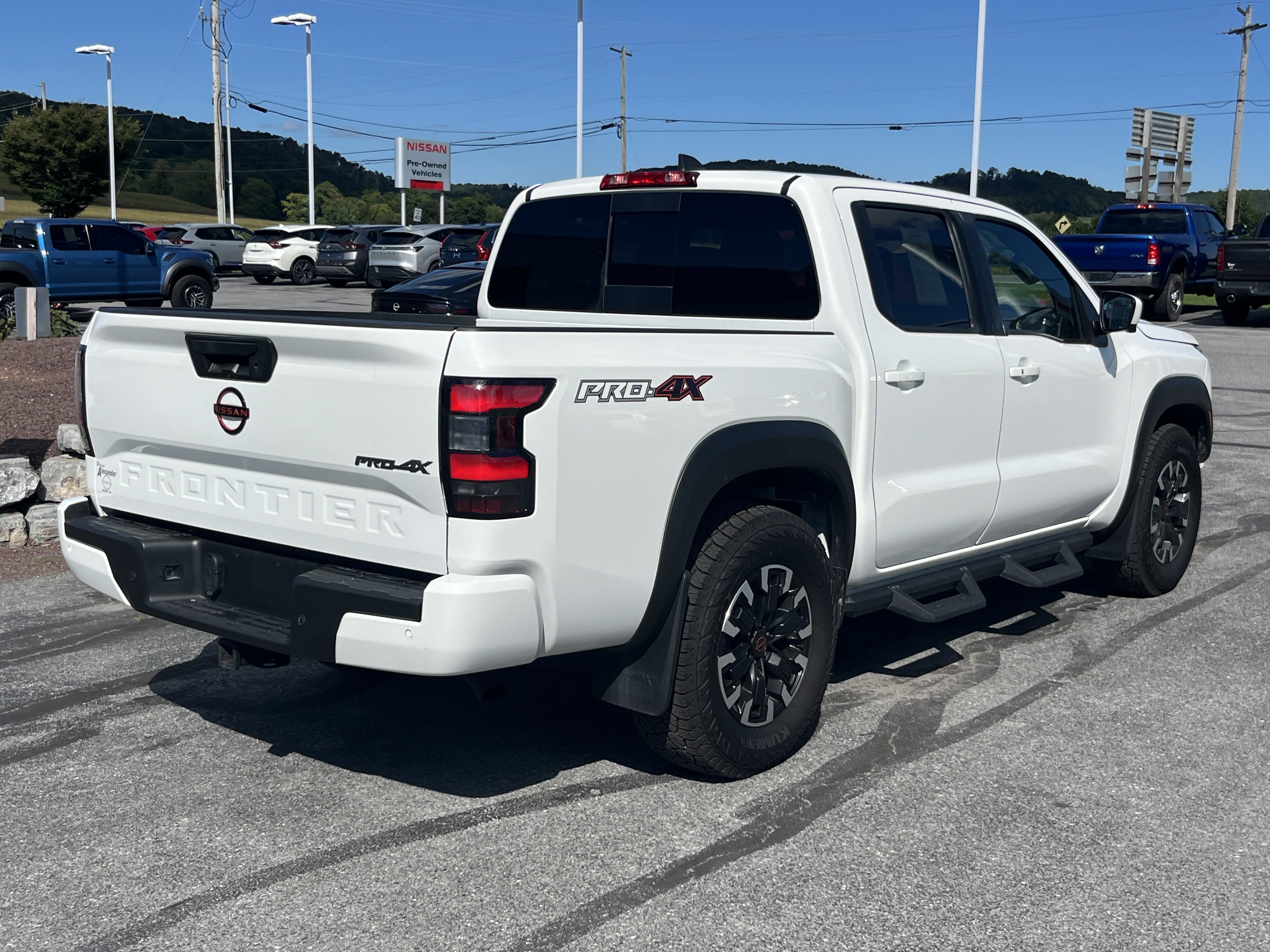 Used 2023 Nissan Frontier PRO-4X w/ Pro Convenience Package AWD/4WD image 5