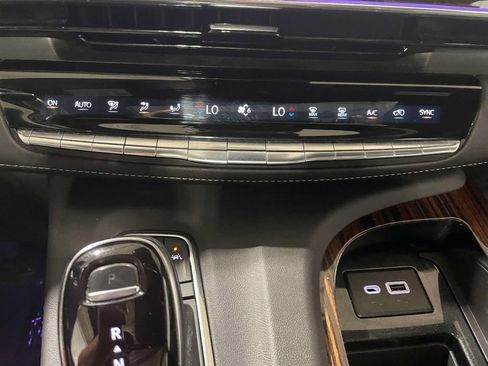 Used 2023 Cadillac Escalade Premium Luxury AWD/4WD image 29