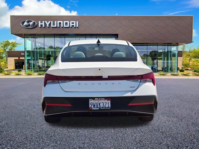 Used 2025 Hyundai Elantra Limited FWD image 7
