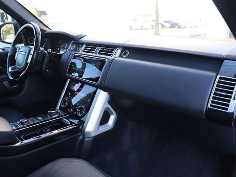 Used 2018 Land Rover Range Rover HSE image 13