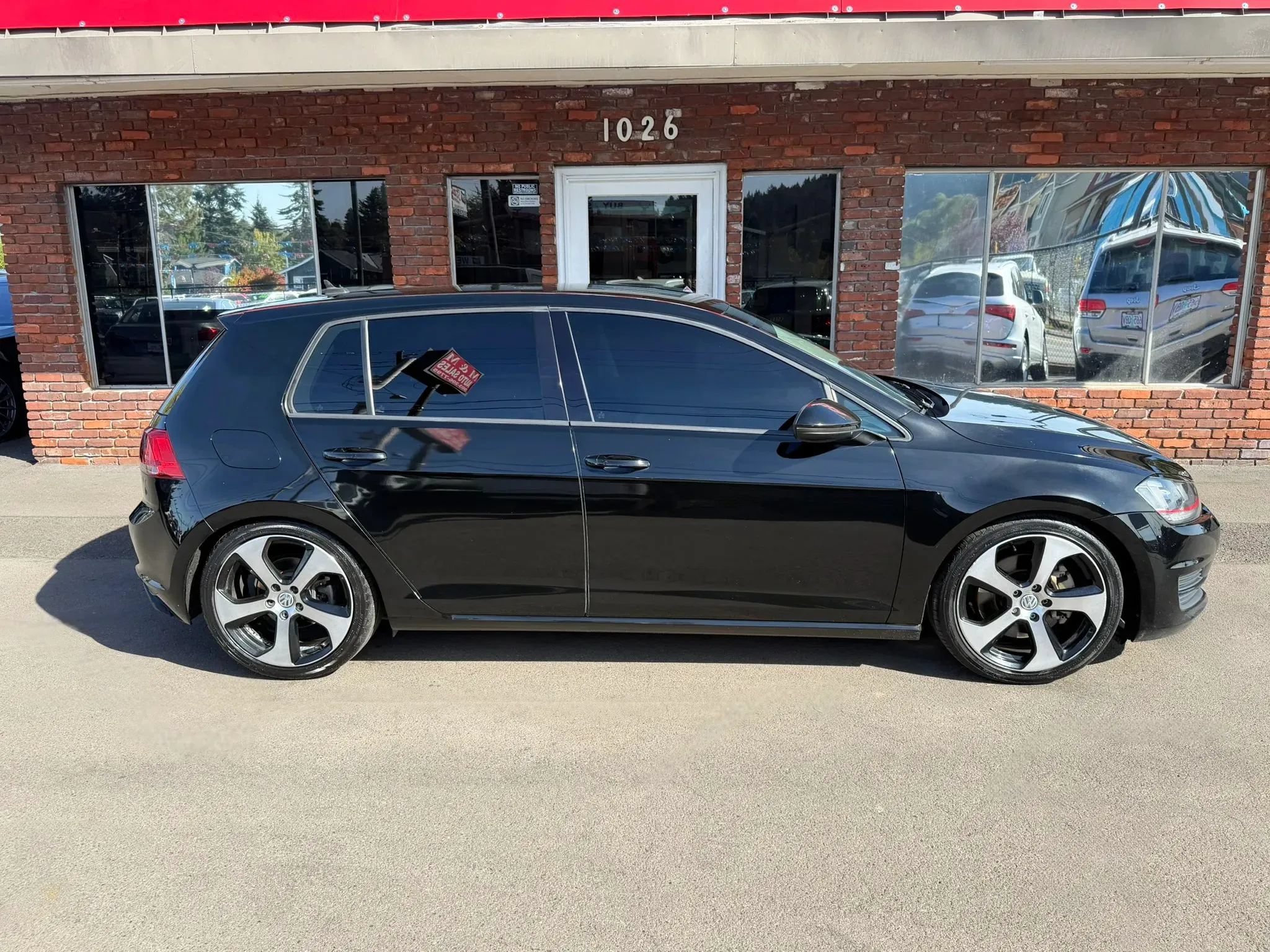 Used 2016 Volkswagen Golf S FWD image 2