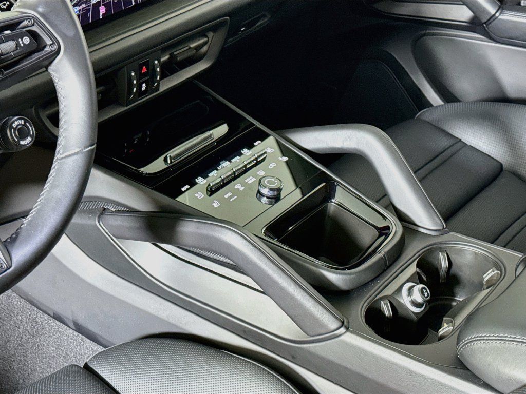 Certified 2025 Porsche Cayenne GTS AWD/4WD image 21