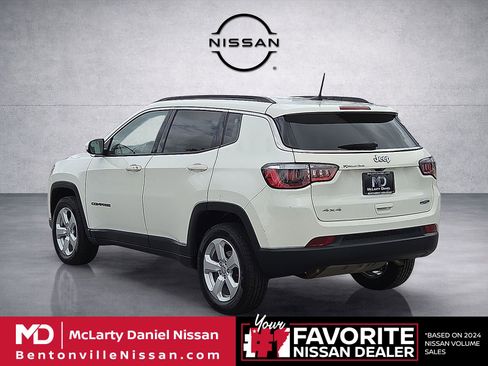 Used 2018 Jeep Compass Latitude w/ Popular Equipment Group AWD/4WD image 4