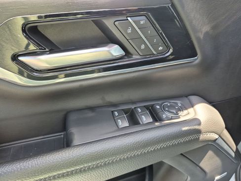 Used 2025 GMC Yukon Denali RWD image 13