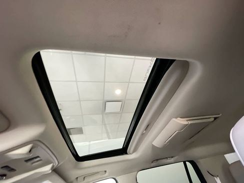 Used 2019 Cadillac Escalade Premium Luxury image 22