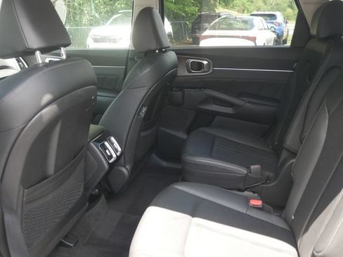 Used 2025 Kia Sorento SX FWD image 40