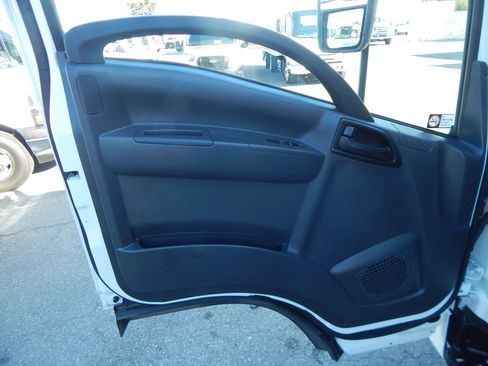 Used 2023 Isuzu NPR image 19