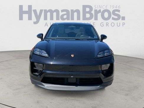 Used 2025 Porsche Macan 4 Electric AWD/4WD image 8